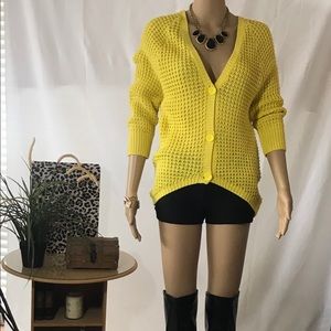 Mid sleeve sweater